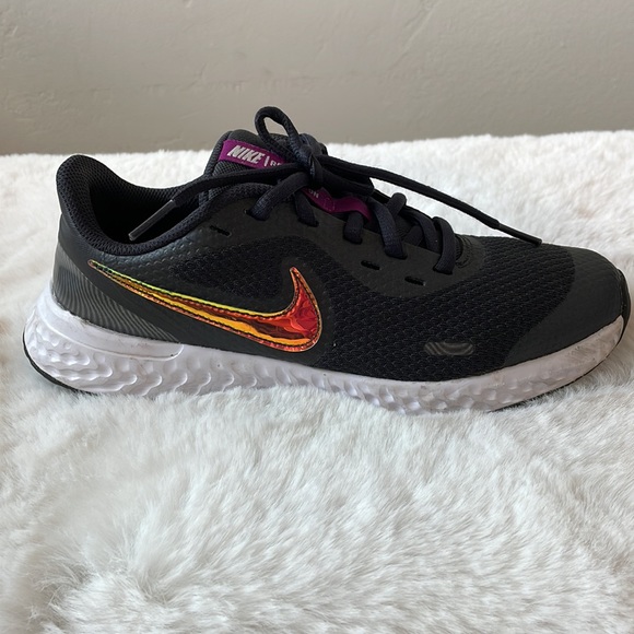 Nike Revolution 5 (GS) Black/Multi Girl's Running Shoes-Size 4.5 Y - Picture 4 of 8